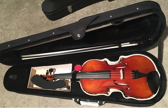3/4 Viool Ars Music 028 " Hoge kwaliteit, hand gebouwd in Tsjechisch atelier " Het instrument is met zorg gebouwd door vakbekwame bouwers onder leiding van meester-vioolbouwers. Het tempo ligt lager dan in fabrieken: vanwege de aandacht voor elk detail. Het resultaat is een goede toon kwaliteit en afstelling van het instrument gegarandeerd. 3/4 Viool Ars Music 028 " Hoge kwaliteit, hand gebouwd in Tsjechisch atelier " Het instrument is met zorg gebouwd door vakbekwame bouwers onder leiding van meester-vioolbouwers. Het tempo ligt lager dan in fabrieken: vanwege de aandacht voor elk detail. Het resultaat is een goede toon kwaliteit en afstelling van het instrument gegarandeerd.
